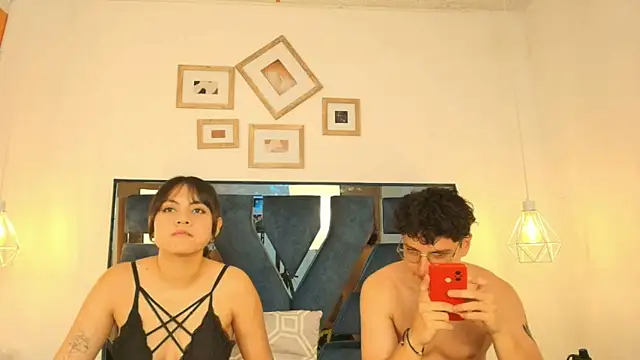 Zoe And Dylan  online show from 11.19.25