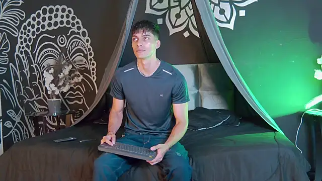 AlessioVitale online show from 11.08.25