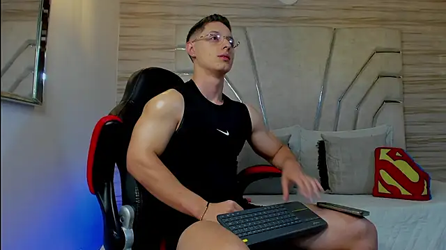 Snapshot of MAXTHOMSON chatting on 01.17.26 MAXTHOMSON online show from 01.17.26