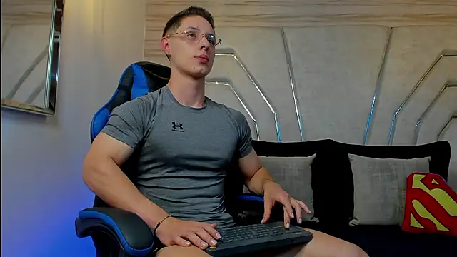 Snapshot of MAXTHOMSON chatting on 02.14.26 MAXTHOMSON online show from 02.14.26