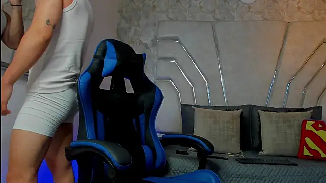 Snapshot of MAXTHOMSON chatting on 02.21.26 MAXTHOMSON online show from 02.21.26