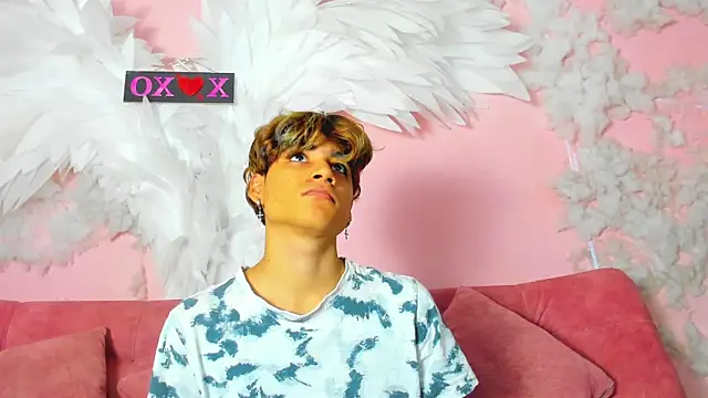 Leo Glow online show from 11.29.25