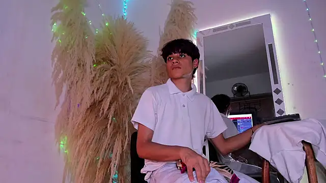 Leo Glow online show from 02.10.26