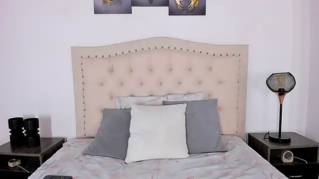 bustyluciana      online show from 03.04.26