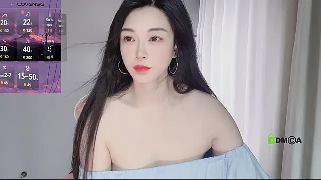 Snapshot of YunShan-33 chatting on 06.10.26 YunShan-33 online show from 06.10.26