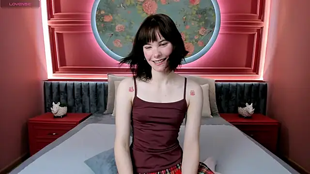 Snapshot of DoseOfDaisy chatting on 11.08.25 DoseOfDaisy online show from 11.08.25