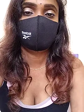 Snapshot of Queen-dhivya chatting on 11.17.25 Queen-dhivya online show from 11.17.25