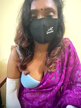 Snapshot of Queen-dhivya chatting on 11.19.25 Queen-dhivya online show from 11.19.25