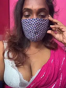 Snapshot of Queen-dhivya chatting on 11.26.25 Queen-dhivya online show from 11.26.25