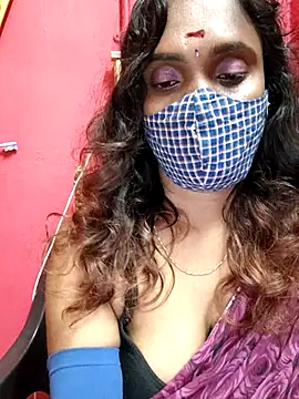 Snapshot of Queen-dhivya chatting on 12.01.25 Queen-dhivya online show from 12.01.25