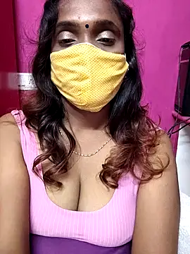 Snapshot of Queen-dhivya chatting on 12.05.25 Queen-dhivya online show from 12.05.25