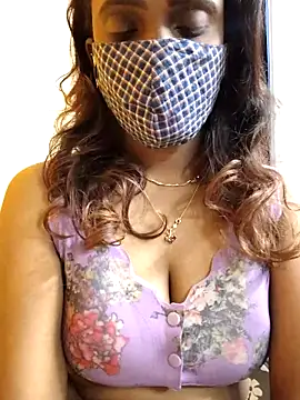 Snapshot of Queen-dhivya chatting on 12.19.25 Queen-dhivya online show from 12.19.25