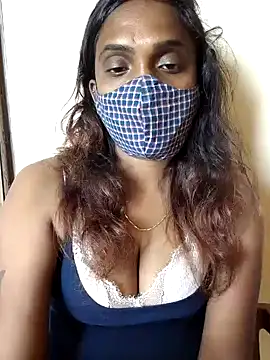 Snapshot of Queen-dhivya chatting on 12.20.25 Queen-dhivya online show from 12.20.25