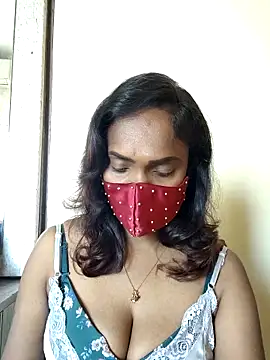 Snapshot of Queen-dhivya chatting on 02.09.26 Queen-dhivya online show from 02.09.26