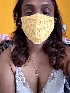 Snapshot of Queen-dhivya chatting on 04.18.26 Queen-dhivya online show from 04.18.26