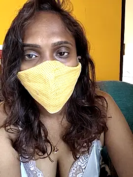 Snapshot of Queen-dhivya chatting on 04.20.26 Queen-dhivya online show from 04.20.26