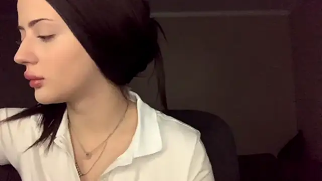 Snapshot of RuthGarner chatting on 10.31.25 RuthGarner online show from 10.31.25