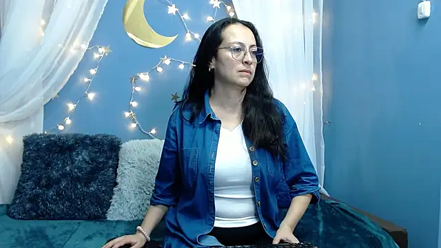 Lauryn Jones online show from 12.18.25