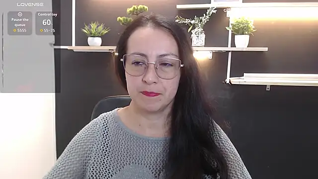 Snapshot of Lauryn_Jones chatting on 04.21.26 Lauryn Jones online show from 04.21.26