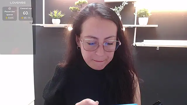 Snapshot of Lauryn_Jones chatting on 04.22.26 Lauryn Jones online show from 04.22.26