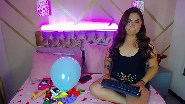 Phamela Holter online show from 11.10.25