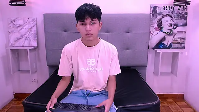 Snapshot of Mortelle_ chatting on 11.11.25 Mortelle online show from 11.11.25