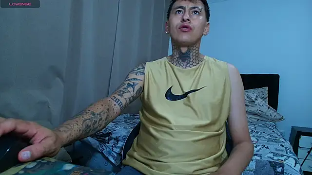 emi liano10 online show from 11.08.25