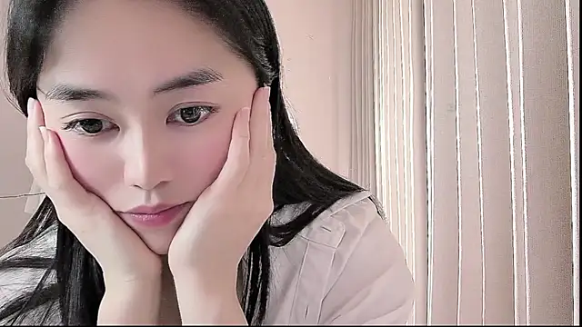 Snapshot of Zeze- chatting on 12.23.25 Zeze- online show from 12.23.25