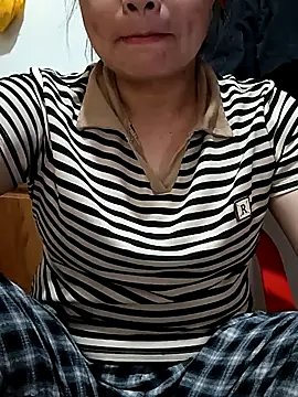 Snapshot of momo-ba chatting on 11.01.25 momo-ba online show from 11.01.25