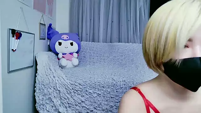 Snapshot of yuria_75075000 chatting on 11.17.25 yuria 75075000 online show from 11.17.25