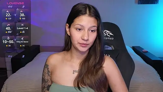 Snapshot of Nikol_Goldysss chatting on 11.10.25 Nikol Goldysss online show from 11.10.25