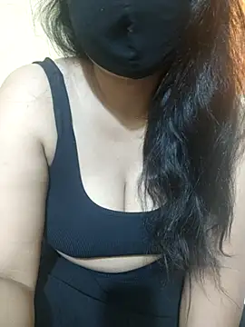 Snapshot of mouni499 chatting on 04.22.26 mouni499 online show from 04.22.26
