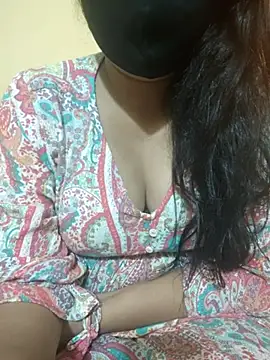 Snapshot of mouni499 chatting on 04.26.26 mouni499 online show from 04.26.26