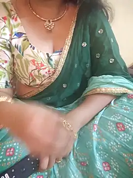 Snapshot of mouni499 chatting on 05.17.26 mouni499 online show from 05.17.26