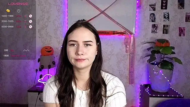 Snapshot of AvowedSky chatting on 11.07.25 AvowedSky online show from 11.07.25