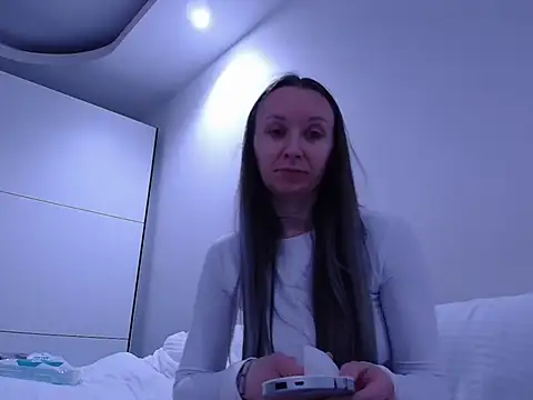 Snapshot of AngelikKay chatting on 11.04.25 AngelikKay online show from 11.04.25