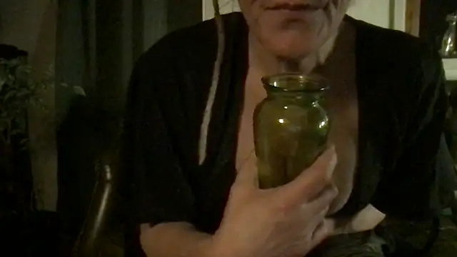 Snapshot of LadyShannie chatting on 11.05.25 LadyShannie online show from 11.05.25