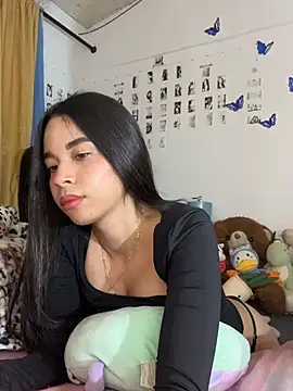Snapshot of Milleradhara24 chatting on 06.18.26 Milleradhara24 online show from 06.18.26