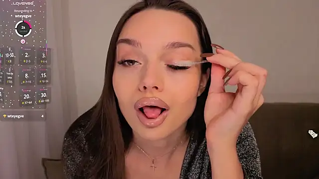 Snapshot of Violet_Johnsonn chatting on 04.10.26 Violet Johnsonn online show from 04.10.26