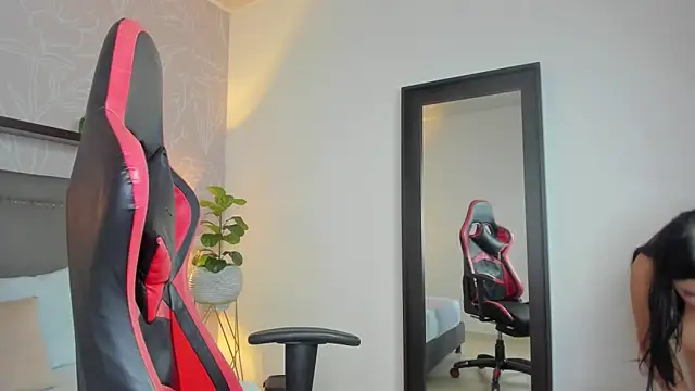 shanel smithh online show from 11.17.25