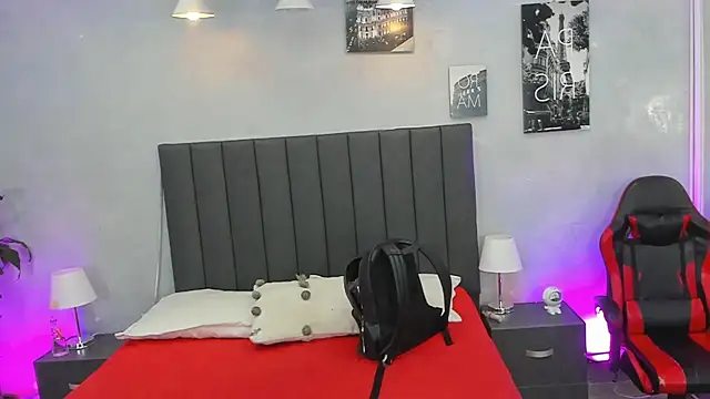 Snapshot of kendra_london chatting on 07.14.26 kendra london online show from 07.14.26