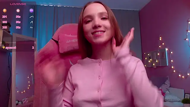 Adria Arjona online show from 04.16.26