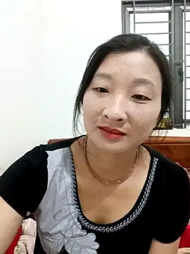 Snapshot of wees-lind chatting on 11.22.25 wees-lind online show from 11.22.25