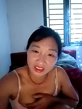 Snapshot of wees-lind chatting on 12.14.25 wees-lind online show from 12.14.25