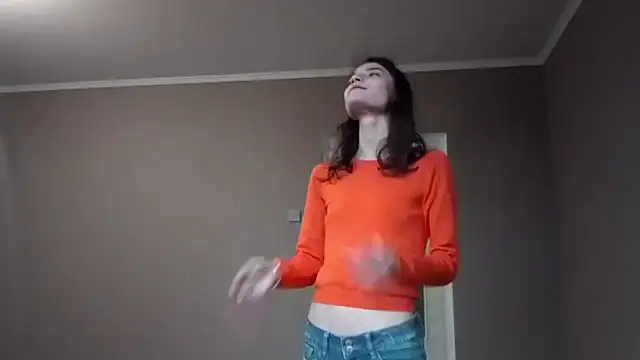 Snapshot of MartiCarolina chatting on 11.09.25 MartiCarolina online show from 11.09.25