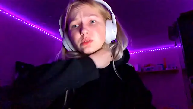 KarinRobertson online show from 11.23.25