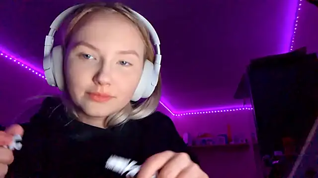 KarinRobertson online show from 11.26.25