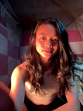 Snapshot of Li_ve chatting on 12.18.25 Li ve online show from 12.18.25