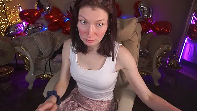 Snapshot of AmiraGoldd chatting on 02.15.26 AmiraGoldd online show from 02.15.26