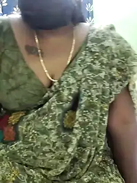 Snapshot of tam-queen1 chatting on 11.10.25 tam-queen1 online show from 11.10.25